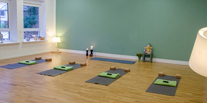 Yogakurs - Ausstattung: Yogashop - Yogashala - Yoga-Hof Hannover