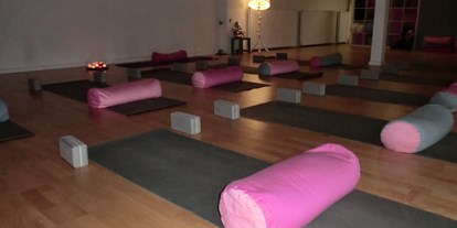 Yogakurs - geeignet für: Blinde- und Sehbehinderte - Kursraum - Yoga-Hof Hannover
