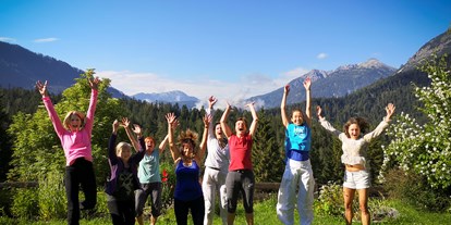 Yogakurs - Ambiente: Modern - Region Chiemsee - Yoga Urlaub und Yoga Retreats im Chiemgau, am Chiemsee, in Tirol, an traumhaften Orten Entspannung und Kraft tanken


Yoga Retreat Kalender auf www.yogamitinka.de/events - Yoga mit Inka