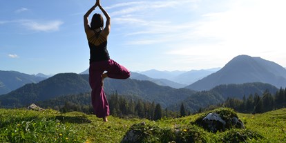 Yogakurs - Yogastil: Meditation - Region Chiemsee - Yoga Urlaub und Yoga Retreats im Chiemgau, am Chiemsee, in Tirol, an traumhaften Orten Entspannung und Kraft tanken

Yoga Retreat Kalender auf www.yogamitinka.de/events - Yoga mit Inka