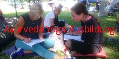 Yogakurs - Kurse mit Förderung durch Krankenkassen - Nürnberg - AYURVEDA & YOGA = DREAM-TEAM
 - Thai Yoga Sensitive Michaela Wittmann Yoga, Ayurveda & Reisen