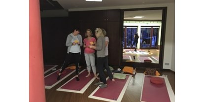 Yogakurs - geeignet für: Ältere Menschen - Nürnberg Mitte - Praxis-Workshops - Thai Yoga Sensitive Michaela Wittmann Yoga, Ayurveda & Reisen