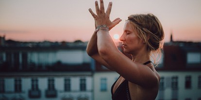 Yogakurs - geeignet für: Anfänger - Brandenburg - Anika Haseloff / Lahari Yoga
