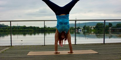 Yogakurs - geeignet für: Schwangere - Wetter (Ruhr) - Handstand - Ich liebe Yoga