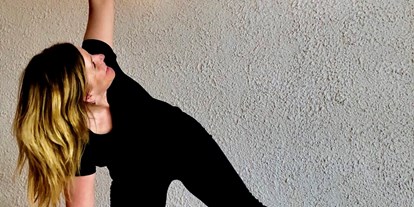 Yogakurs - Erreichbarkeit: sehr gute Anbindung - Hirschegg (Mittelberg) - Yogaraum & Yogalehrerin  - Bettina / Yoga imWalserhaus