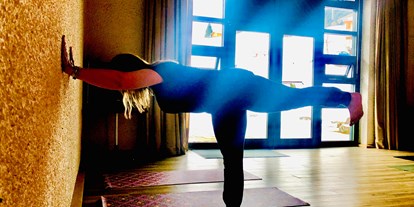 Yogakurs - vorhandenes Yogazubehör: Yogablöcke - Tirol - Bettina / Yoga imWalserhaus