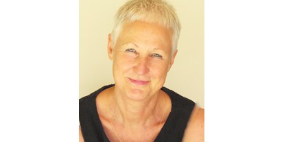 Yogakurs - Ambiente: Modern - Leitung:
Jeannette Krüssenberg - Essenz Dialog®Coaching Ausbildung-eine mediale Coachingasubildung