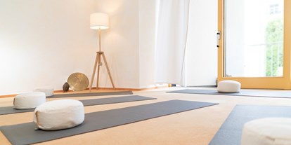 Yogakurs - vorhandenes Yogazubehör: Sitz- / Meditationskissen - Köln, Bonn, Eifel ... - kleiner Yogatreff Bonn