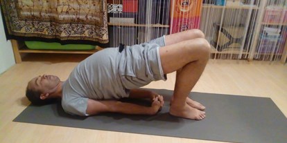 Yogakurs - Art der Yogakurse: Probestunde möglich - Bad Friedrichshall - Ich bei der Schulterbrücke - Yoga mit Torsten