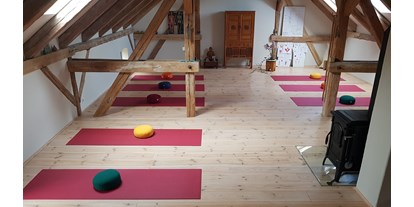Yogakurs - Ambiente: Gemütlich - Steinreich (Landkreis Dahme-Spreewald, Landkreis Teltow-Fläming) - Imke Bona - Körperglück mit Yoga und Cantienica®
