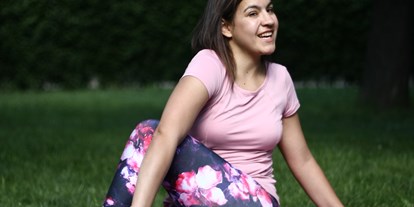 Yogakurs - Kurssprache: Englisch - Österreich - Twist and Smile - Yordanka Naydenova