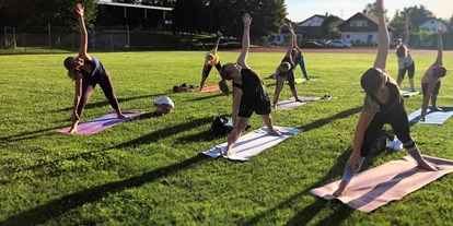 Yogakurs - Kurssprache: Englisch - Region Chiemsee - Outdoor Yoga im Sommer ist auch mit dabei - Yogaflow Rosenheim