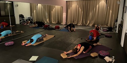 Yogakurs - Ambiente: Modern - Bayern - Deine Entspannung vom Alltag, mitmachen, loslegen und abschalten. Das ist Yogaflow  - Yogaflow Rosenheim