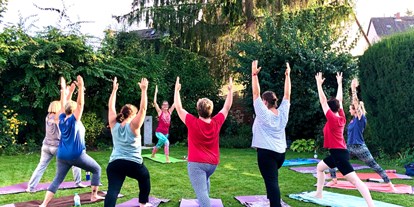 Yogakurs - spezielle Yogaangebote: Satsang - Pfungstadt - Outdooryoga Kurs für Frauen in Pfungstadt bei Darmstadt - Beate Ihrig / Pause vom Alltag