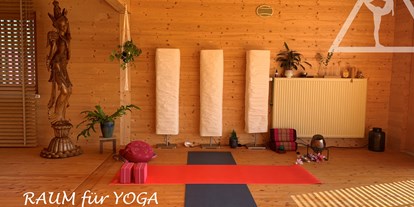 Yogakurs - vorhandenes Yogazubehör: Decken - Köln, Bonn, Eifel ... - online Setting - TriYoga in Düren
