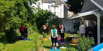 Yogakurs - Ambiente: Gemütlich - Dortmund - Bei schönem Wetter yogieren wir im Freien  - Yogazauber Lünen