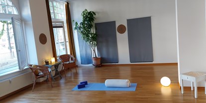 Yogakurs - Ausstattung: Umkleide - Baden-Württemberg - Einzelstunde Yoga, Pilates, Entspannung und Gesundheitspädagogik - YOGA | PILATES |  ENTSPANNUNG - Gesundheitsweg in Heidelberg
