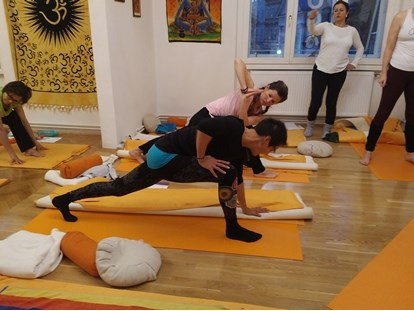 Yogakurs - Ausstattung: Umkleide - Yoga-Lehrer Ausbildung - Praxis, Klagenfurt, Yoga-Schule Kärnten, Klagenfurt - YVO Zertifizierte Yoga-LehrerIn Ausbildung 200+ Stunden