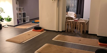 Yogakurs - vorhandenes Yogazubehör: Meditationshocker - Oberbayern - Yoga und Atem
