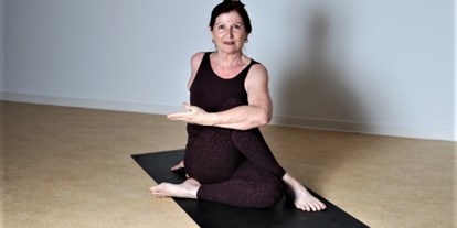 Yogakurs - geeignet für: Schwangere - Hessen Süd - Jutta Gründler
Yoga | Ayuryveda | Prävention  -  YuttaYoga Anusara Elements Yoga, Pränatal Yoga