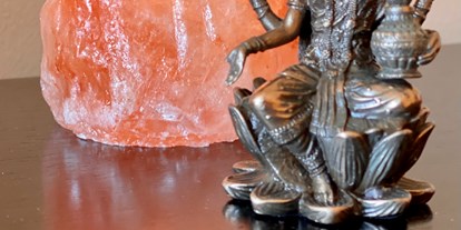 Yogakurs - Yogastil: Anderes - Hanau (Main-Kinzig-Kreis) - Lakshmi - die Göttin des Glücks, der Gesundheit und des geistigen Wohlbefindens wird uns begleiten und beschützen 💚🙏🏼❤️ -  YuttaYoga Anusara Elements Yoga, Pränatal Yoga