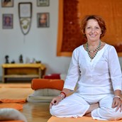 Yoga - Yoga-Schule Kärnten, Karin Steiger, Klagenfurt - Hatha Yoga Kurse Klagenfurt live und online gestreamt