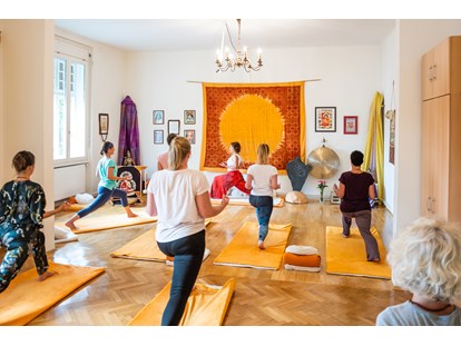 Yoga course - vorhandenes Yogazubehör: Sitz- / Meditationskissen - Yoga-Kurse für Anfänger, Fortgeschrittene, Senioren in Klagenfurt, Kärnten - Hatha Yoga Kurse Klagenfurt live und online gestreamt