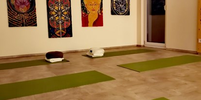 Yogakurs - vorhandenes Yogazubehör: Decken - Thüringen - Yoga und Qigong mit Judith Mueller 