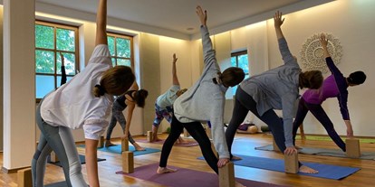 Yogakurs - Weitere Angebote: Yogalehrer Fortbildungen - Bayern - AYA Teacher Training 200h und 300h - YOGA freiraum