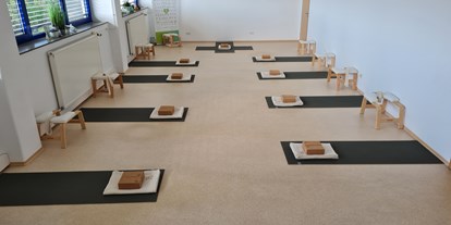 Yogakurs - vorhandenes Yogazubehör: Meditationshocker - Bayern - Hatha-Yoga, Online Hatha Yoga, Yin Yoga, FeetUp-Yoga, Meditation, Yoga Nidra,