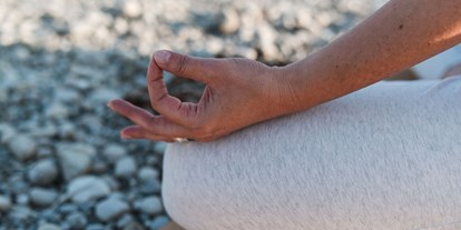 Yogakurs - spezielle Yogaangebote: Yogatherapie - Region Schwaben - Shakti-Mond