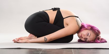 Yogakurs - vorhandenes Yogazubehör: Meditationshocker - Würzburg Sanderau - Power Yoga