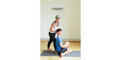 Yogakurs - vorhandenes Yogazubehör: Meditationshocker - Dresden - Dorit Schwedler / Yoga United