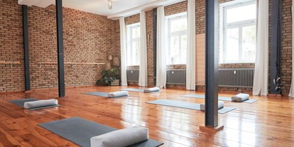 Yogakurs - vorhandenes Yogazubehör: Yogablöcke - Brandenburg - Yogastudio Potsdam, Yoga und Pilates alle Level