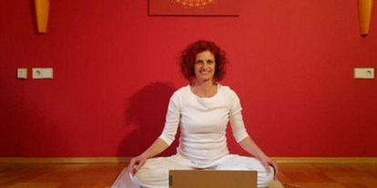 Yogakurs - Vermittelte Yogawege: Kundalini Yoga (Yoga der Energien) - ONLINE Fortbildung – Kundalini Yoga für Menschen mit körperlicher Behinderung