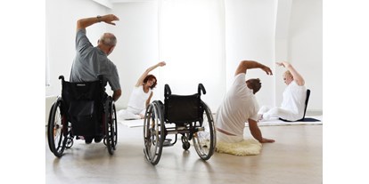 Yogakurs - Kurse für bestimmte Zielgruppen: Yoga für Rollstuhlfahrer (mobilitätseingeschränkte Menschen) - Region Schwaben - Kundalini Yoga mit Antje Kuwert - ONLINE