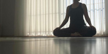 Yogakurs - geeignet für: Dickere Menschen - Hockenheim - YogaDaan - Yoga Kurs mit Elif