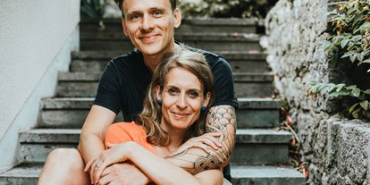 Yogakurs - Würzburg - Eva und Colin Taylor. Studiobetreiber - Karkuma Yoga & beyond