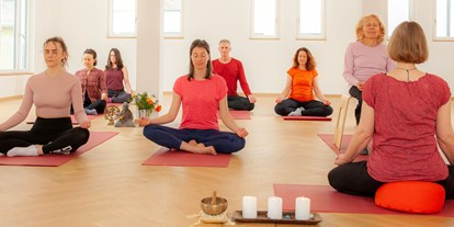 Yogakurs - Mitglied im Yoga-Verband: DeGIT (Deutsche Gesellschaft für Yogatherapie) - Yogakurs "Hatha Yoga mit Tiefenentspannung"