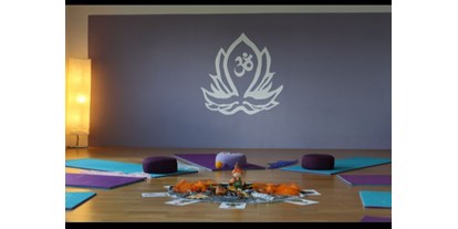 Yogakurs - spezielle Yogaangebote: Pranayamakurse - Lübeck St. Jürgen - Kinderyoga in Geschichten eingebettet, Themen bezogene Materialien  - yogakidsluebeck.de
