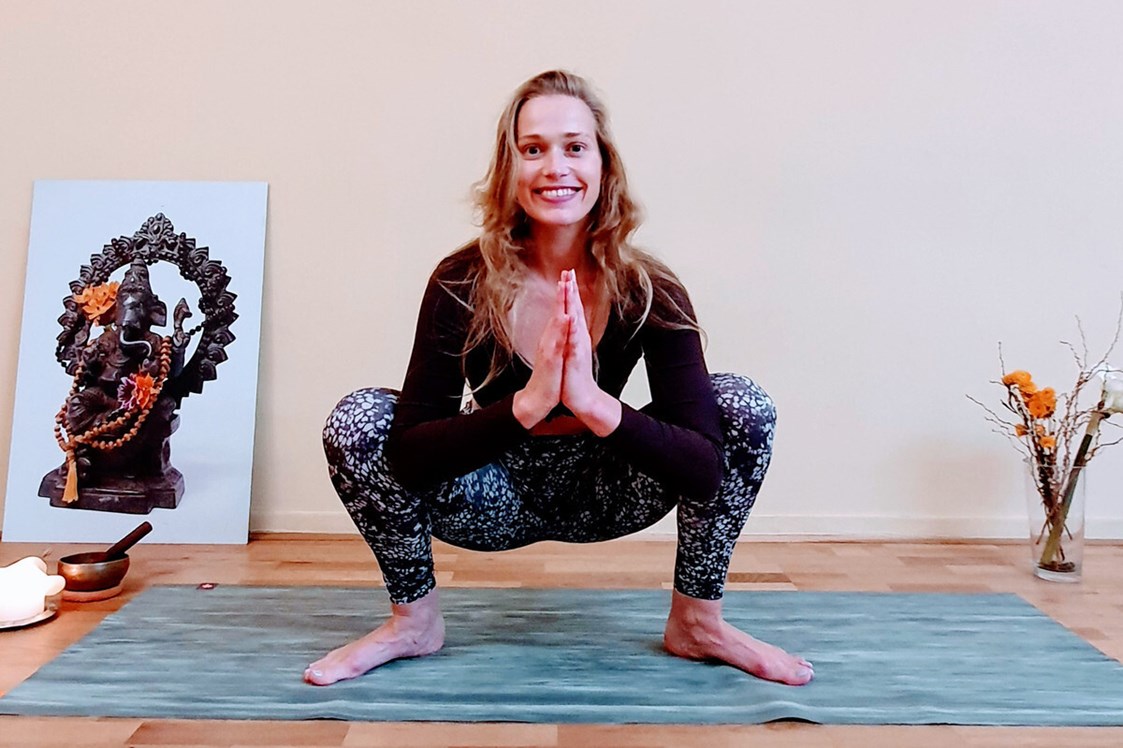 Yoga: Marie Fastabend - Kostenlose Yogaklasse für Frauen