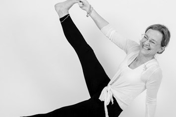 Yoga: Sabine Nahler 
Yogalehrerin
Heilpraktikerin für Psychotherapie (HPG)
Acroyoga Landshutyoga - yoga landshut
