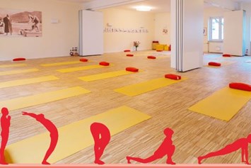 Yoga: Yoga im Herzen von Berlin
Die großzügigen, hellen	Yogaräumen bieten die ideale Umgebung für Ihre Yogapraxis.  - Sivananda Yoga Vedanta Zentrum Berlin