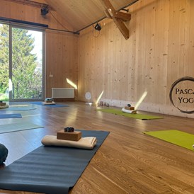 Yoga: Yogaraum im wunderschönen Hegnerhof Kloten, eingerichtet für eine Yogastunde in der Gruppe. - Sanftes Yoga und Yoga im Hegnerhof Kloten