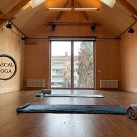 Yoga: Yogaraum im wunderschönen Hegnerhof Kloten, eingerichtet für eine Privatstunde. - Sanftes Yoga und Yoga im Hegnerhof Kloten