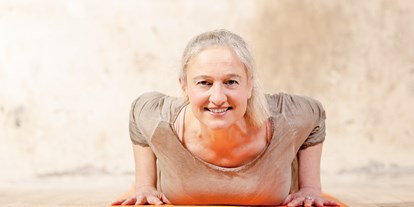 Yogakurs - vorhandenes Yogazubehör: Yogablöcke - Marie-Therese Hediger