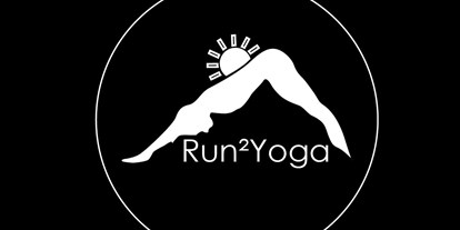 Yogakurs - vorhandenes Yogazubehör: Stühle - Berlin-Stadt Friedrichshain - RUN2YOGA Laufen und Yoga Berlin - www.Run2Yoga.de - RUN2YOGA Laufen und Yoga mit Sonja Eigenbrod