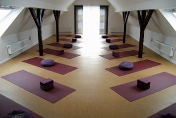 Yoga: https://scontent.xx.fbcdn.net/hphotos-xpa1/t31.0-0/p180x540/1490589_658679600840730_834960856_o.jpg - Yoga in Achim