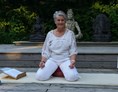 Yoga: Maria Dirks bei einem Wochenendseminar im Haus Shanti in Bad Meinberg - Yoga-Schule Maria Dirks