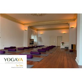 Yoga: YogaYa Claudia und Michael Wiese
